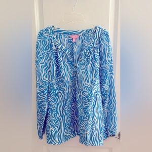 Woman’s Lilly Pulitzer Silk blouse with 5 gold buttons